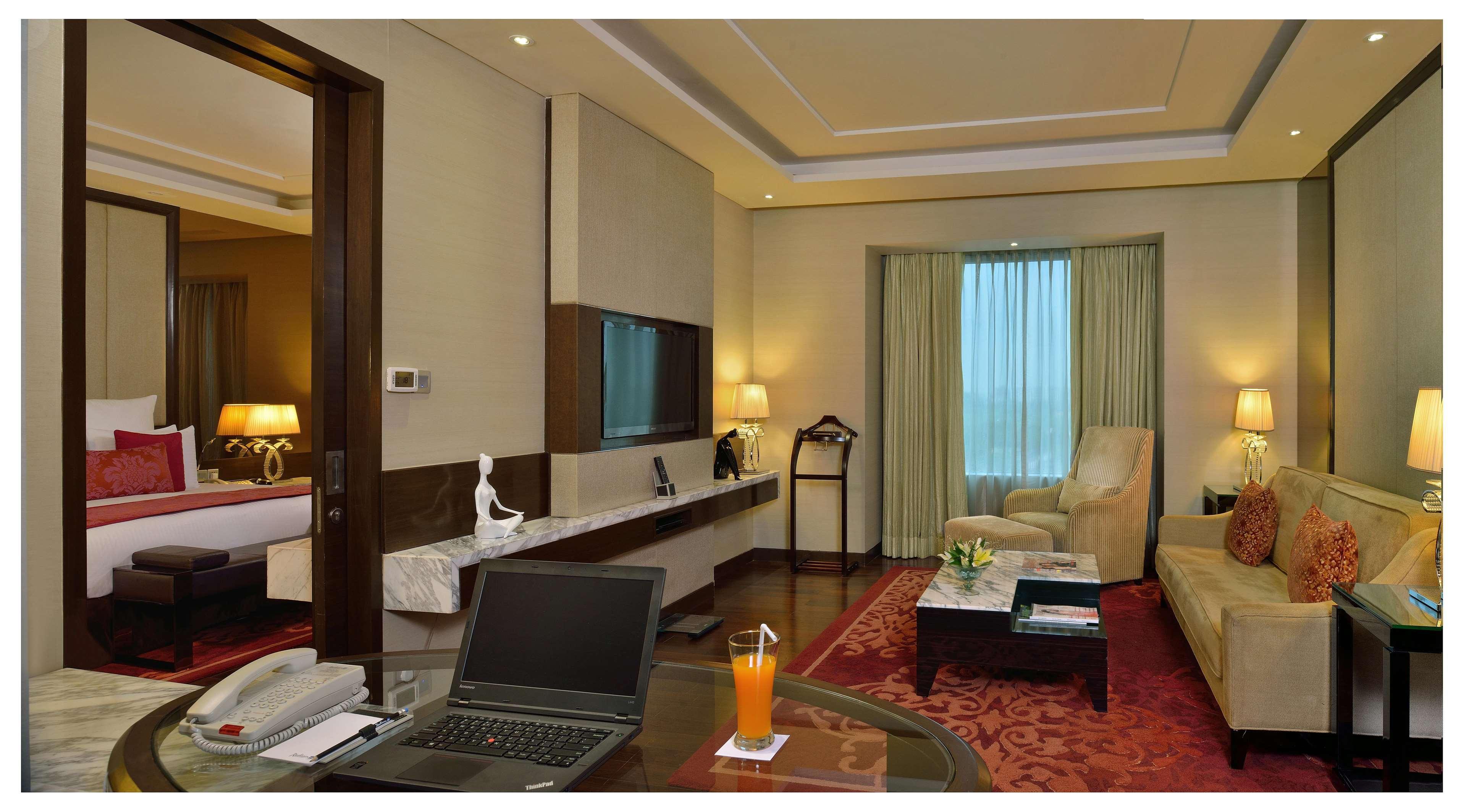 Radisson Blu Jaipur Hotel Exterior photo