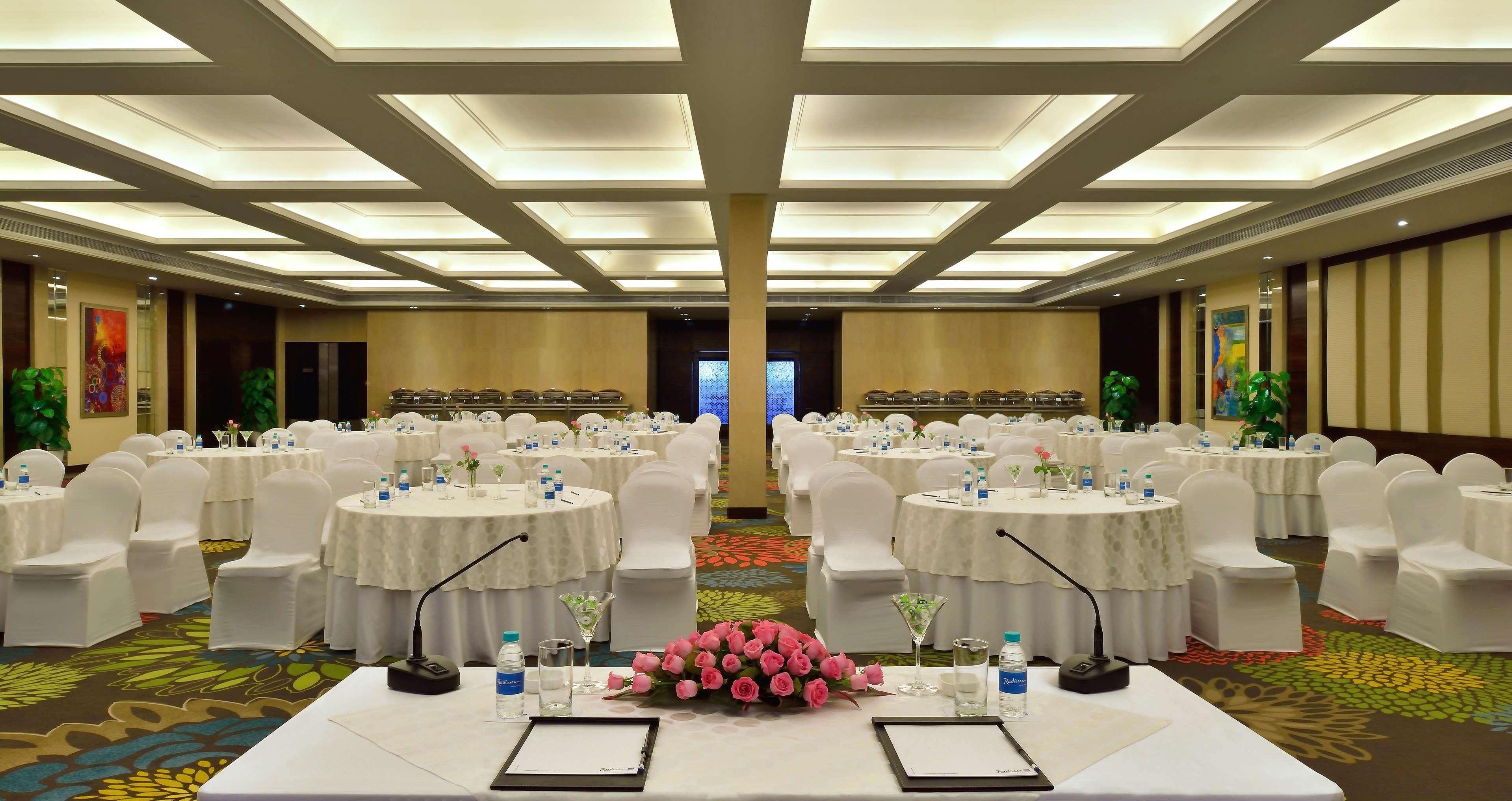 Radisson Blu Jaipur Hotel Exterior photo